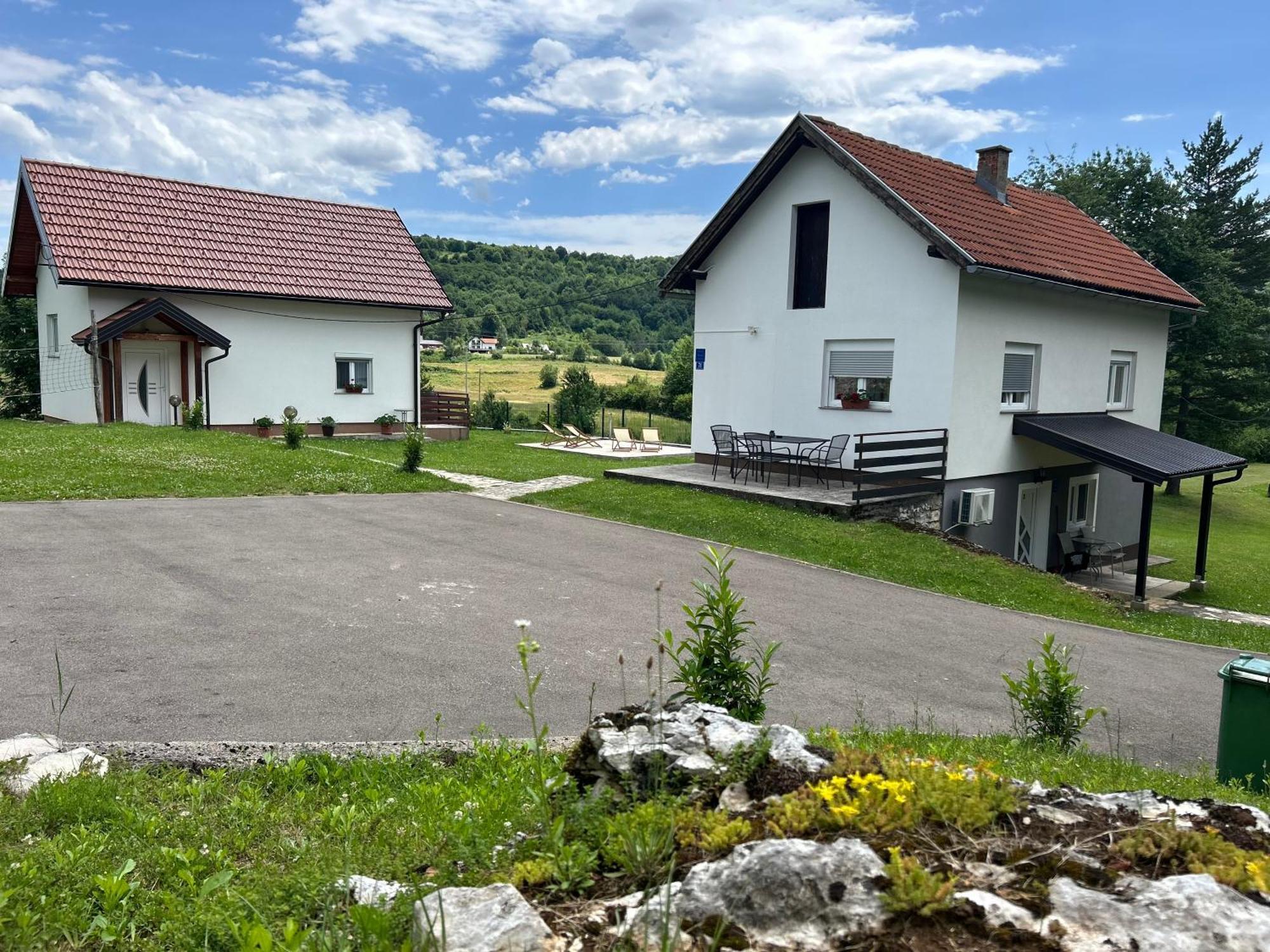 Apartments And Rooms Krizmanic Смолянац Экстерьер фото